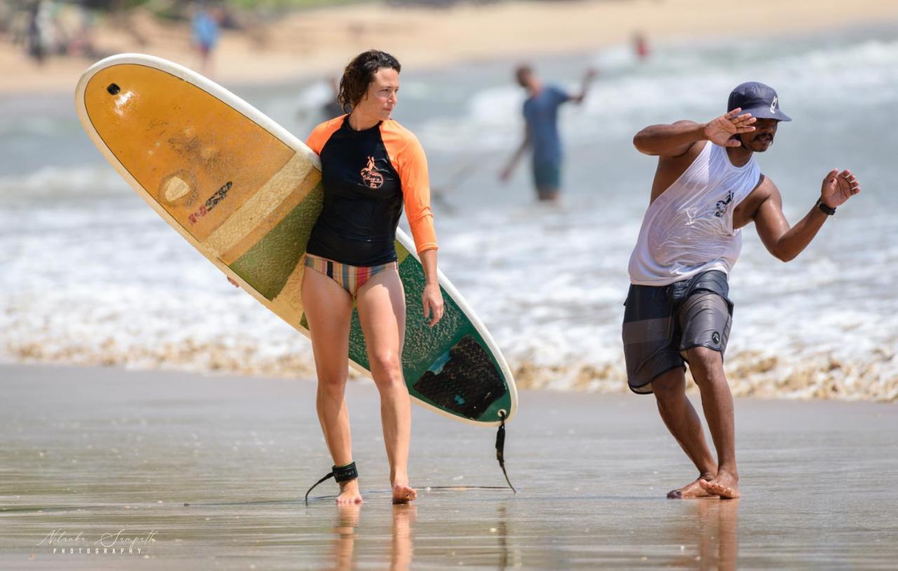 ホテル Surf'N Lanka - Surf School ウェリガマ エクステリア 写真